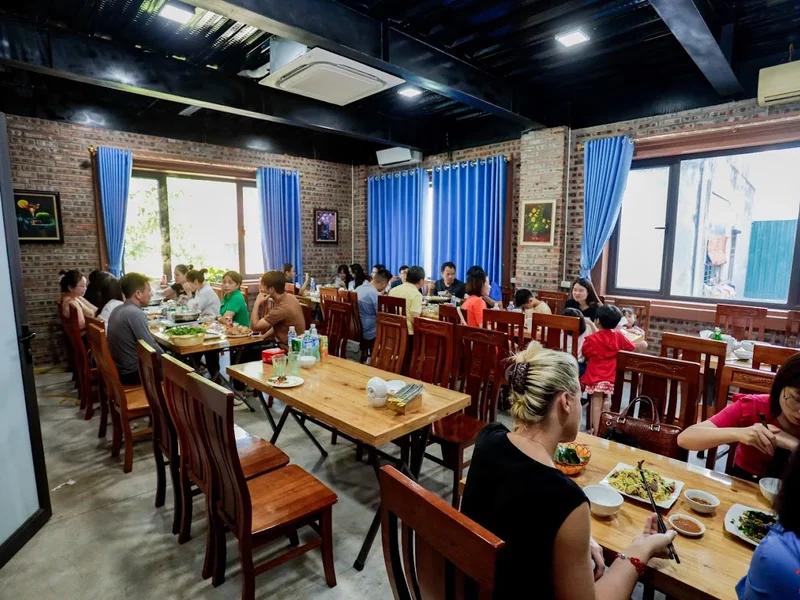 Suối nước nóng Kim Bôi
